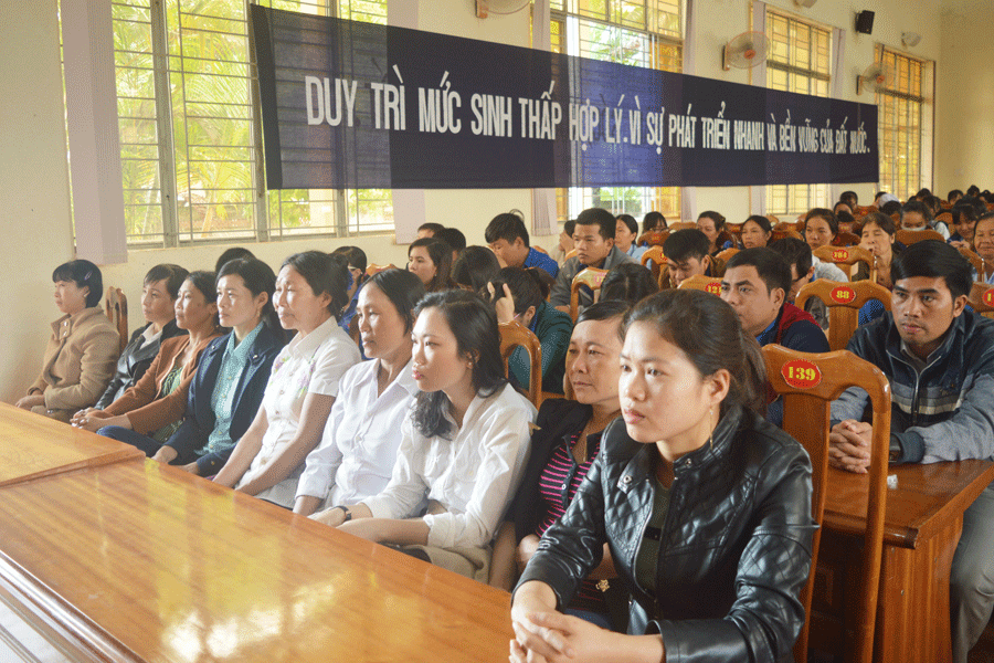 Đông đảo chị em, đoàn viên thanh niên, học sinh tham gia lễ phát động. Ảnh: Đ.Y