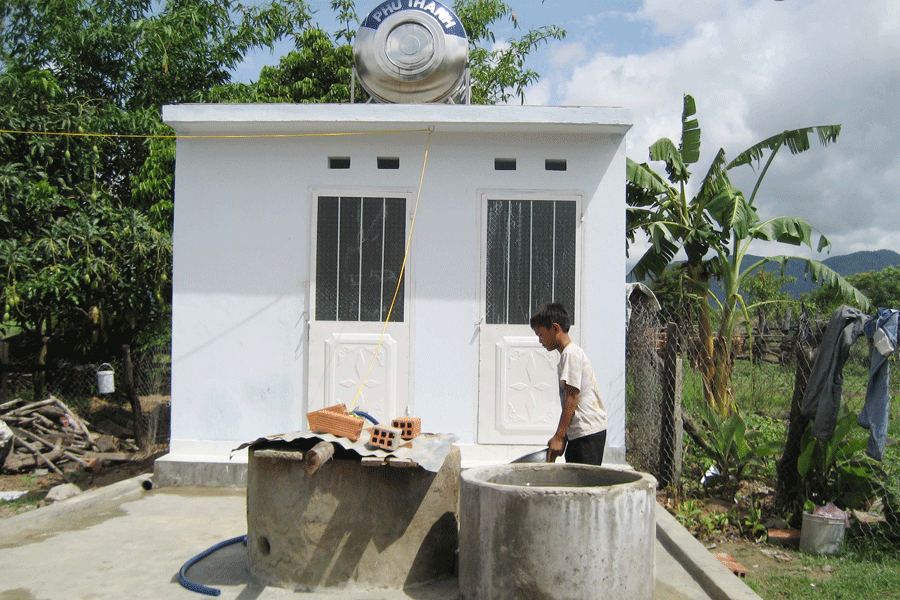 Công trình vệ sinh khép kín của gia đình chị Chị Kpă H’Gút. Ảnh: N.T Công trình vệ sinh khép kín của gia đình chị Chị Kpă H’Gút. Ảnh: N.T