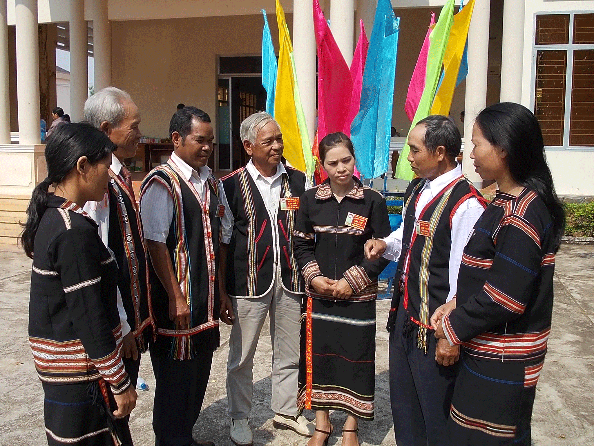 Trao đổi kinh nghiệm tuyên truyền vận động quần chúng vùng đồng bào DTTS. Ảnh: T.N