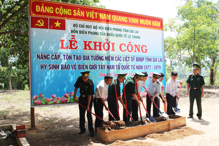 Khởi công nâng cấp, tôn tạo Bia tưởng niệm. Ảnh: P.D