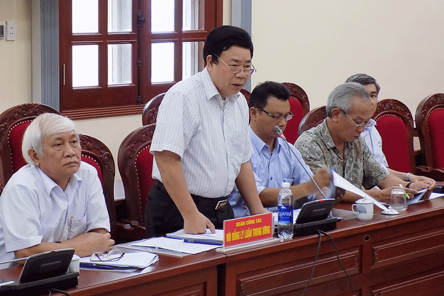 Lãnh đạo Đoàn khảo sát của Hội đồng Lý luận Trung ương phát biểu. Ảnh: T.N