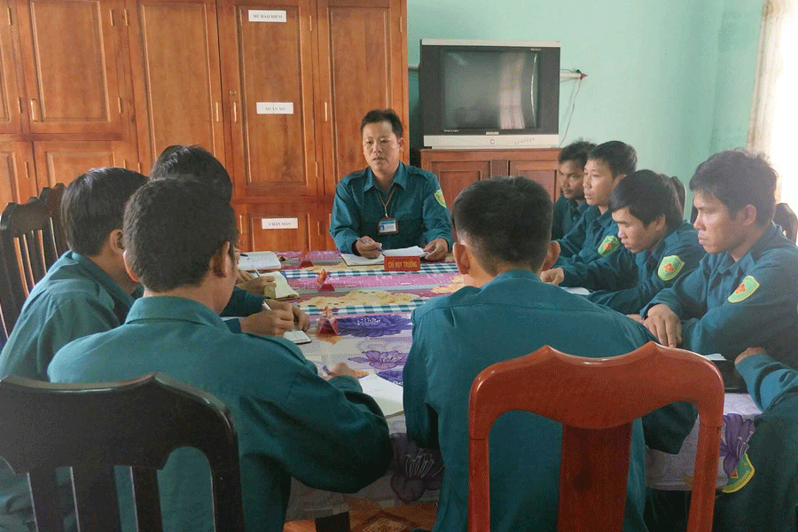 Một buổi họp giao ban của Ban Chỉ huy Quân sự xã Dun. Ảnh: Đ.T