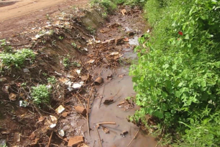 Nhiều đoạn suối, kênh mương trên địa bàn xã Ia Grăng đầy rác thải. Ảnh: M.P Nhiều đoạn suối, kênh mương trên địa bàn xã Ia Grăng đầy rác thải. Ảnh: M.P