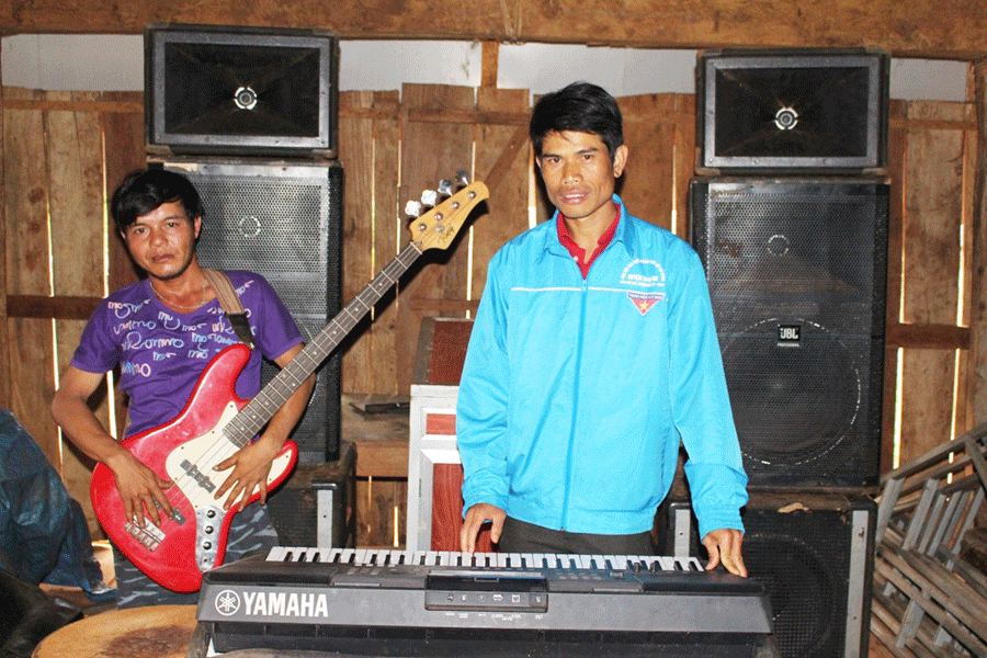 Dàn âm thanh của chi đoàn làng Đê Tul dùng cho thuê để gây quỹ. Ảnh: P.L