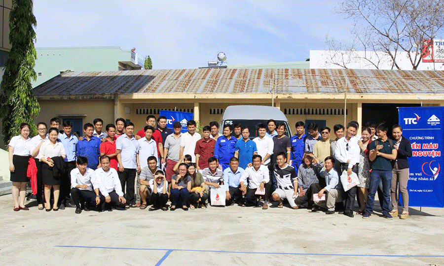 Tham gia hiến máu nhân đạo. Tham gia hiến máu nhân đạo.