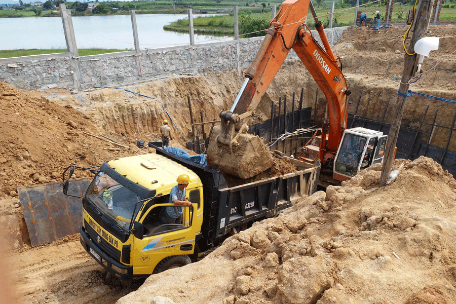 Thi công ngăn tiếp nhận nước từ hồ thủy điện An Khê-Ka Nak. Ảnh: N.S Thi công ngăn tiếp nhận nước từ hồ thủy điện An Khê-Ka Nak. Ảnh: N.S