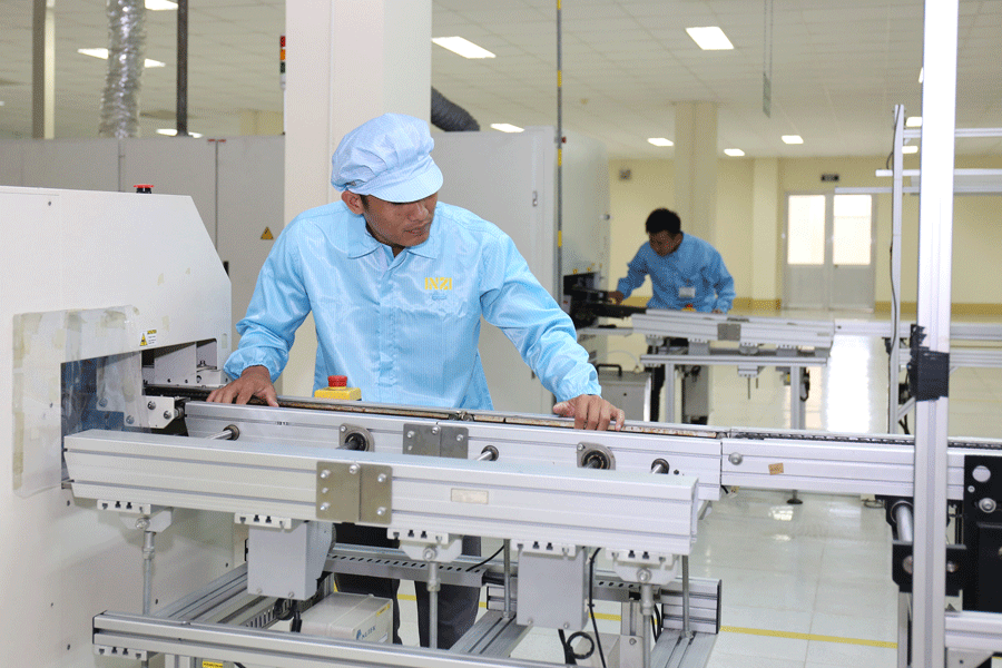 Sản xuất linh kiện điện tử là lĩnh vực đóng góp lớn nhất trong cơ cấu doanh thu của Đức Long Gia Lai. Ảnh: M.T