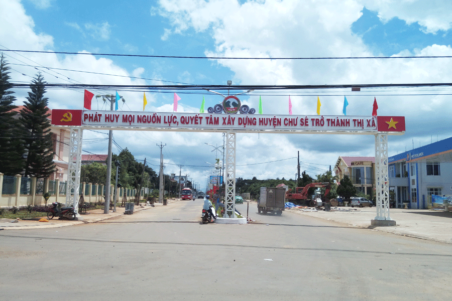 Cơ sở hạ tầng đô thị của huyện Chư Sê ngày càng được hoàn thiện. Ảnh: M.T