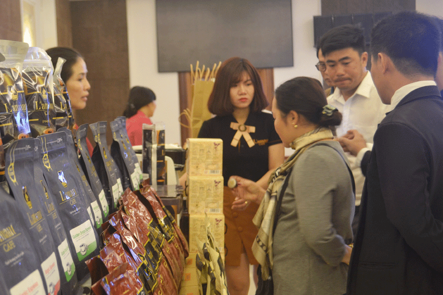 Xây dựng thương hiệu Cà phê Gia Lai không chỉ là nỗ lực từ doanh nghiệp mà cần có sự quan tâm của chính quyền. Ảnh: L.L Xây dựng thương hiệu Cà phê Gia Lai không chỉ là nỗ lực từ doanh nghiệp mà cần có sự quan tâm của chính quyền. Ảnh: L.L