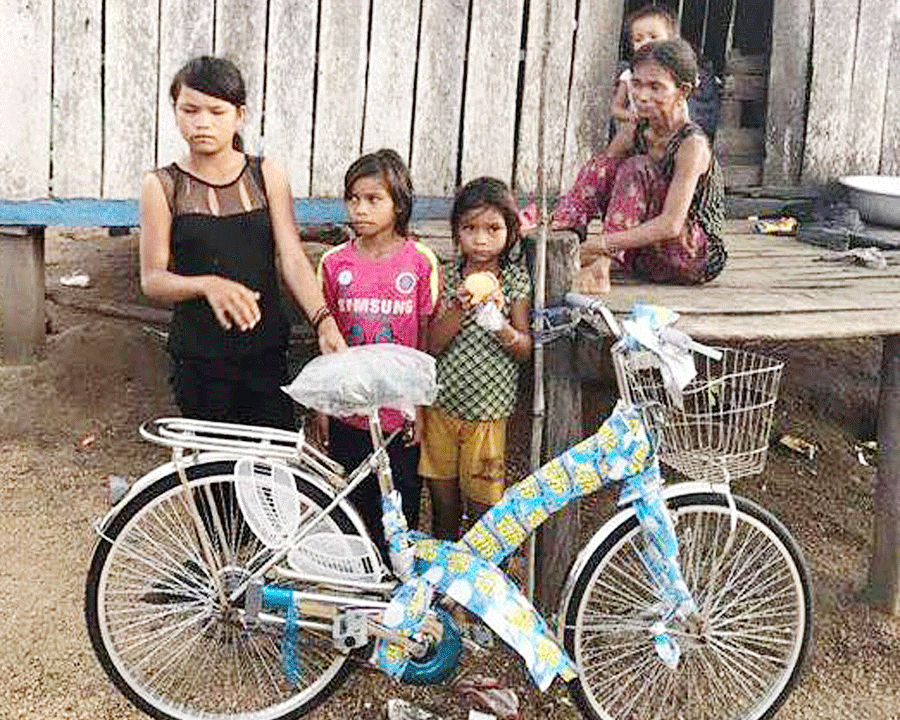 Bà Đinh Thị Gang (làng Kúc Gmối, xã Đak Pơ Pho, huyện Kông Chro) nhọc nhằn nuôi các cháu mồ côi cha mẹ. Đây là những đối tượng yếu thế rất cần sự quan tâm. Ảnh: Đ.Y Bà Đinh Thị Gang (làng Kúc Gmối, xã Đak Pơ Pho, huyện Kông Chro) nhọc nhằn nuôi các cháu mồ côi cha mẹ. Đây là những đối tượng yếu thế rất cần sự quan tâm. Ảnh: Đ.Y