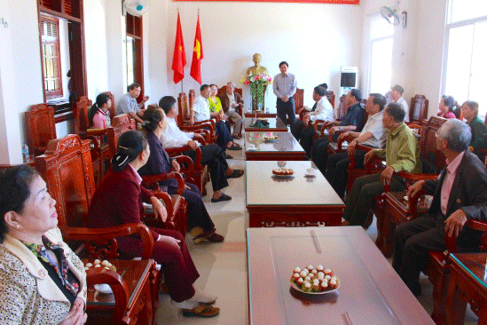 Đoàn làm việc với Thường trực Huyện ủy Kbang. Ảnh: Hồng Thi