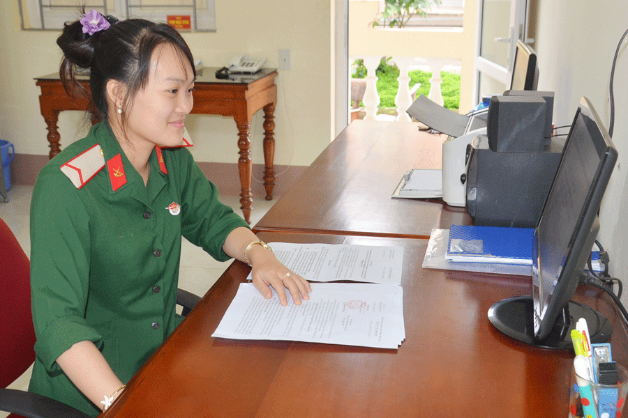 Binh nhất Nguyễn Kim Ngọc luôn hăng say với nhiệm vụ được giao. Ảnh: V.H Binh nhất Nguyễn Kim Ngọc luôn hăng say với nhiệm vụ được giao. Ảnh: V.H