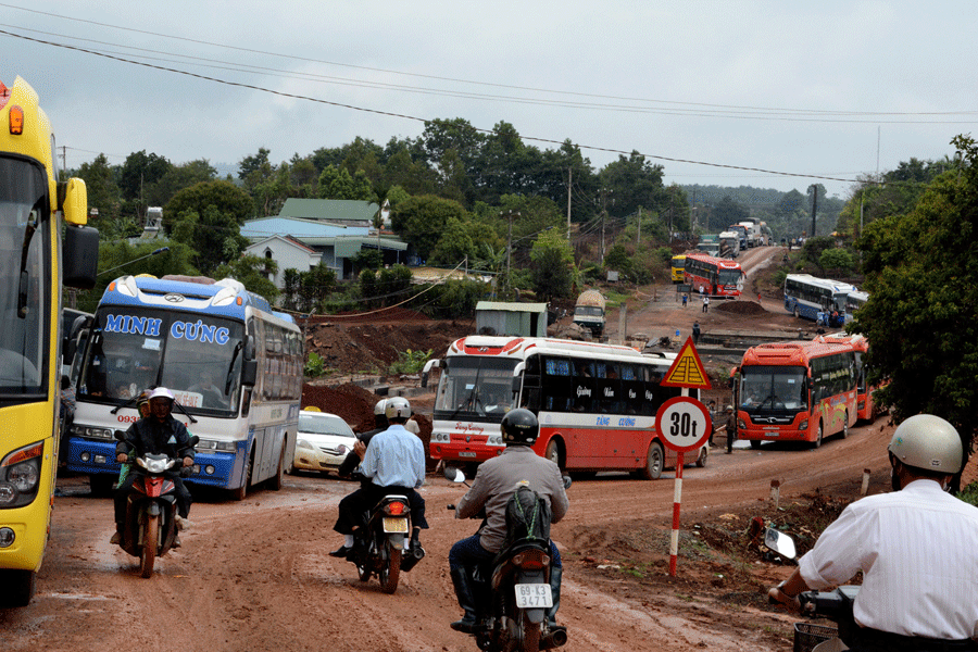Trước đây đường Hồ Chí Minh đoạn qua huyện Chư Pah thường xuyên xảy ra tình trạng ùn tắc giao thông. Ảnh: K.N.B