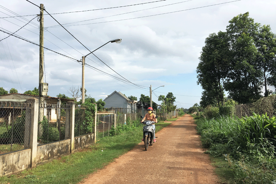 Hội Liên hiệp Phụ nữ xã Nam Yang góp phần tích cực vào việc bảo vệ môi trường, gìn giữ đường làng ngõ xóm sạch sẽ. Ảnh: P.V Hội Liên hiệp Phụ nữ xã Nam Yang góp phần tích cực vào việc bảo vệ môi trường, gìn giữ đường làng ngõ xóm sạch sẽ. Ảnh: P.V