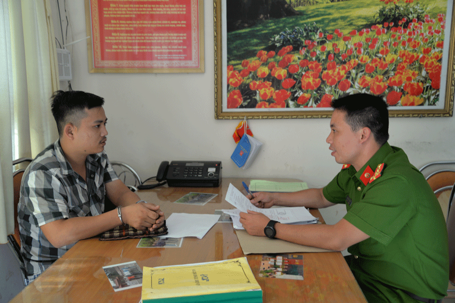 Đối tượng Văn Đình Thiện tại Cơ quan Điều tra Công an tỉnh. Ảnh: L.A