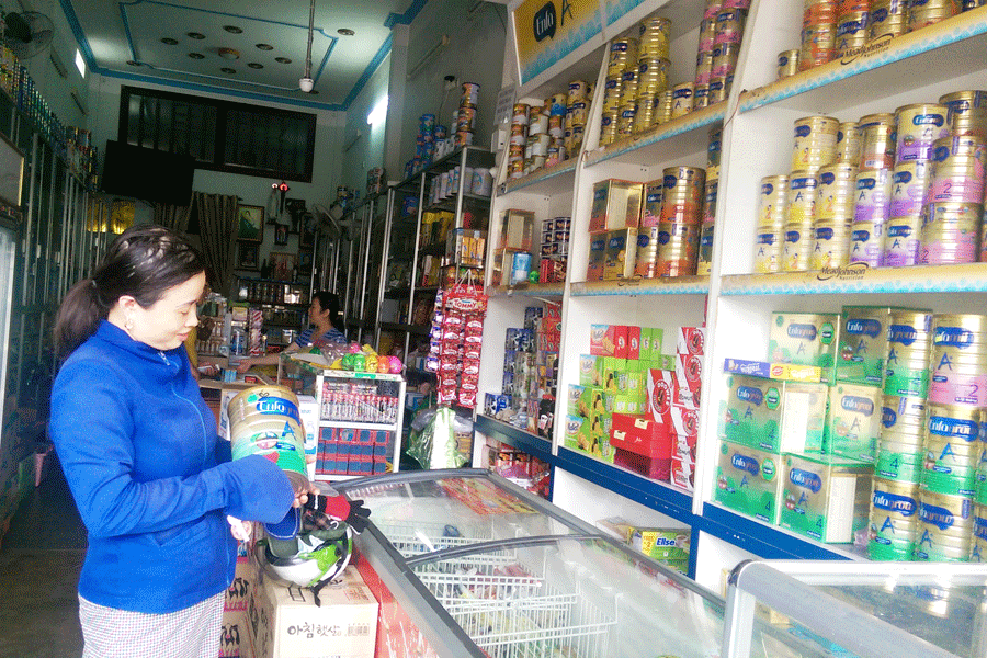 Việc bỏ trần giá sữa khiến nhiều người lo lắng. Ảnh: D.Q Việc bỏ trần giá sữa khiến nhiều người lo lắng. Ảnh: D.Q