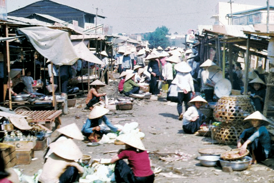 Một góc chợ Nhỏ xưa (ảnh do ông Nguyễn Quang Hiền sưu tầm).