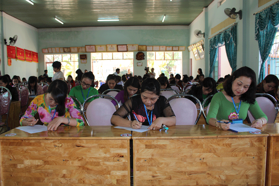 Các cô giáo thi phần thi năng lực tại Trường Mầm non Hoa Hồng. Ảnh Nguyễn Giang