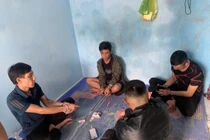 Tạm giữ 3 đối tượng thuê phòng trọ tại thị trấn Kon Dỡng để “đập đá” 