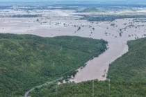 Chân đèo Tô Na hướng xã Ia Sao bị ngập trong nước lũ. Ảnh: Lê Hồng
