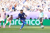 Mbappe ghi bàn trên chấm penalty đưa tuyển Pháp vào tứ kết 
