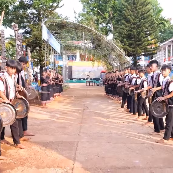 Lớp học không tường: Giữ gìn truyền thống dân tộc từ ngày hội văn hóa
