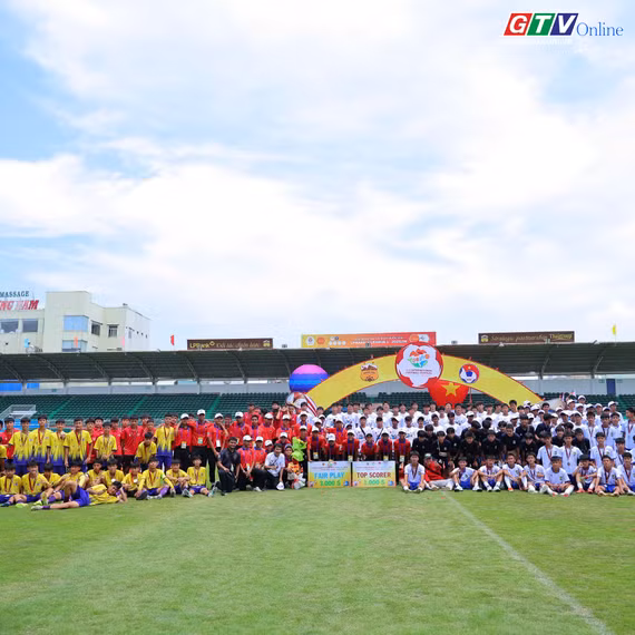 Lớp học không tường: Những bài học từ sân cỏ