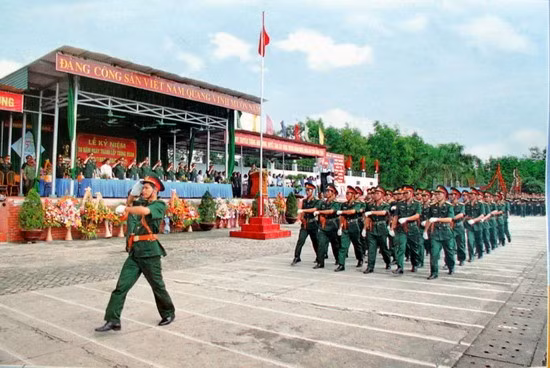 Trung đoàn 2 (còn gọi là Trung đoàn An Lão), Sư đoàn 3 - Sao Vàng duyệt đội ngũ nhân kỷ niệm Ngày thành lập Trung đoàn.