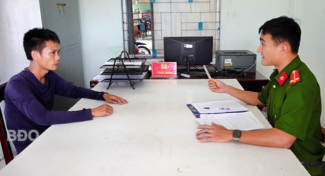 CA phường Quang Trung xác minh, làm rõ hành vi côn đồ của đối tượng Trương Hoài Sơn. Ảnh: Cơ quan CA cung cấp