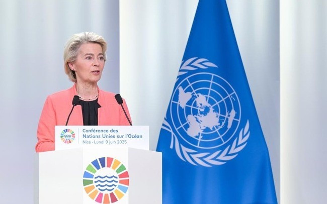 Bà Leyen nhấn mạnh châu Âu sẽ nỗ lực giảm thiểu 50% các chỉ số ô nhiễm về nhựa và các chất độc hại tại các vùng biển thuộc EU trong vòng 5 năm tới. Ảnh: Ủy ban châu Âu. Bà Leyen nhấn mạnh châu Âu sẽ nỗ lực giảm thiểu 50% các chỉ số ô nhiễm về nhựa và các chất độc hại tại các vùng biển thuộc EU trong vòng 5 năm tới. Ảnh: Ủy ban châu Âu.