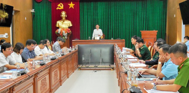 Phó Chủ tịch UBND tỉnh, Trưởng Ban Chỉ đạo 389 tỉnh Nguyễn Tự Công Hoàng phát biểu kết luận Hội nghị. Ảnh: V.L Phó Chủ tịch UBND tỉnh, Trưởng Ban Chỉ đạo 389 tỉnh Nguyễn Tự Công Hoàng phát biểu kết luận Hội nghị. Ảnh: V.L