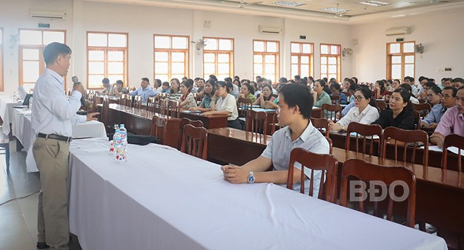 Hơn 330 cán bộ, giáo viên thuộc các trường THCS tham gia tập huấn từ ngày 20.8 đến ngày 23.8 cho Ảnh: HỒ ĐIỂM