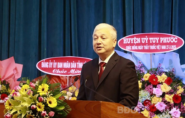 Giám đốc Sở Y tế Lê Quang Hùng đọc thư của Bác Hồ gửi cán bộ ngành y tế tại hội nghị cán bộ y tế được tổ chức ở Hà Nội, ngày 27.2.1955.