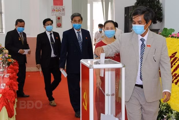 Đại biểu bỏ phiếu bầu Ban Chấp hành Đảng bộ huyện Phù Mỹ khóa XIX.