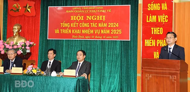 Phó Chủ tịch UBND tỉnh Nguyễn Tự Công Hoàng phát biểu chỉ đạo tại hội nghị. Ảnh: T.SỸ