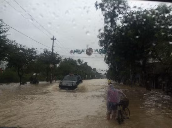 Mưa lớn tiếp tục diễn ra, khẩn cấp di dời dân ra khỏi vùng nguy hiểm ảnh 5