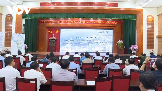 Quang cảnh buổi lễ công bố quyết định điều chỉnh cục bộ Quang cảnh buổi lễ công bố quyết định điều chỉnh cục bộ