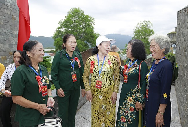 Niềm vui ngày gặp lại của các cựu nữ tù binh Phú Tài. Ảnh: H.P Niềm vui ngày gặp lại của các cựu nữ tù binh Phú Tài. Ảnh: H.P