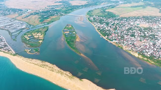 Ngắm cửa sông An Dũ, nơi đưa nước dòng Lại Giang về biển Đông.