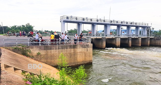 Hiện trường xảy ra vụ đuối nước. Ảnh: Xuân Thức Hiện trường xảy ra vụ đuối nước. Ảnh: Xuân Thức