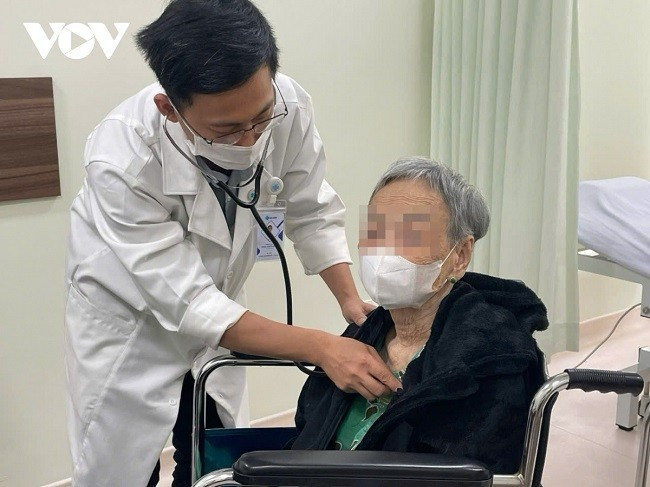 Khám cho bệnh nhân cao tuổi có bệnh lý nền ở Bệnh viện Đa khoa Gia Định. Khám cho bệnh nhân cao tuổi có bệnh lý nền ở Bệnh viện Đa khoa Gia Định.