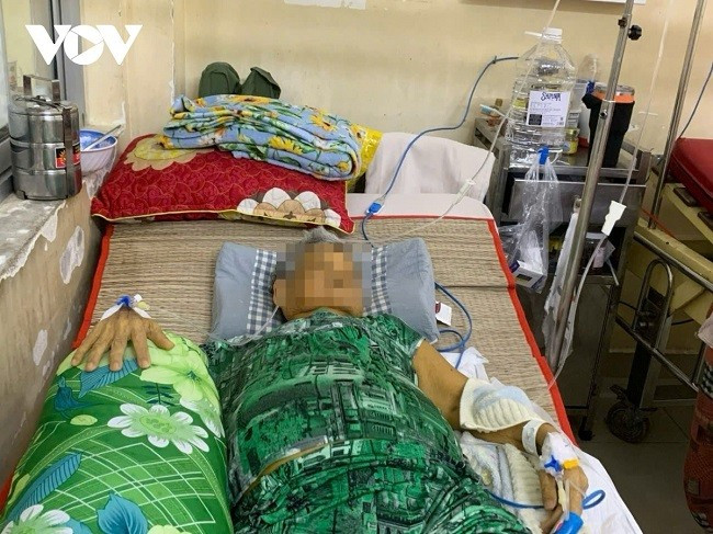 Một bệnh nhân lớn tuổi có bệnh nền suy gan mắc Covid-19 tại Bệnh viện Bệnh Nhiệt đới TPHCM. Một bệnh nhân lớn tuổi có bệnh nền suy gan mắc Covid-19 tại Bệnh viện Bệnh Nhiệt đới TPHCM.