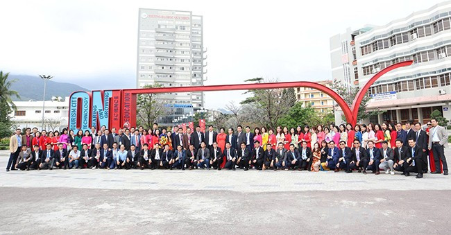 Trường ĐH Quy Nhơn đã khẳng định được vị thế, uy tín và trở thành địa chỉ tin cậy để người học trên cả nước học tập và nghiên cứu. Ảnh: ĐVCC Trường ĐH Quy Nhơn đã khẳng định được vị thế, uy tín và trở thành địa chỉ tin cậy để người học trên cả nước học tập và nghiên cứu. Ảnh: ĐVCC