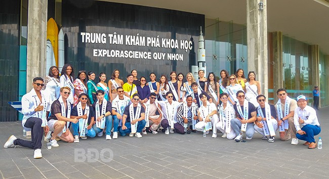 Lưu lại những bức ảnh khi tham quan tại Trung tâm Khám phá khoa học và Đổi mới sáng tạo. Ảnh: ĐOAN NGỌC