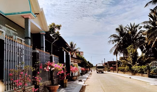 Đường thôn, ngõ xóm ở An Sơn luôn phong quang, sạch đẹp. Ảnh: H.T