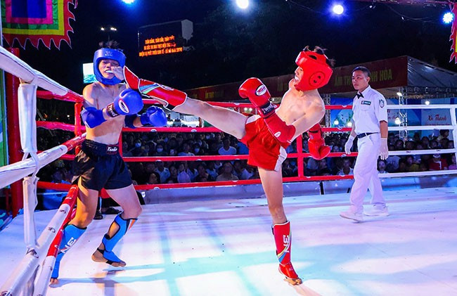 Trần Duy Anh (giáp đỏ, Bình Định) gặp Trần Phạm Vũ Việt (giáp xanh, Phú Yên) ở hạng cân 51kg nam. Ảnh: N.D