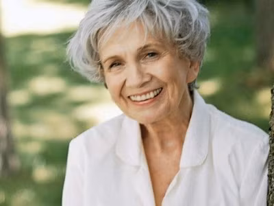 Nhà văn Alice Munro. Ảnh: Lizandgianna.