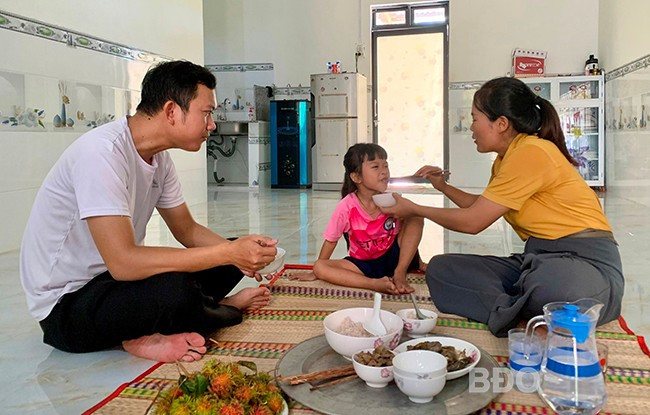 Bữa cơm nhà ấm áp của gia đình chị Đoàn Thị Thanh Trúc. Ảnh: T.K