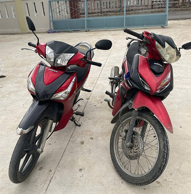 Hai xe máy trong vụ việc. Ảnh: N.M Hai xe máy trong vụ việc. Ảnh: N.M