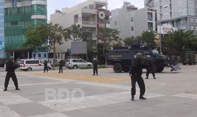 Lực lượng CSCĐ luôn trong tinh thần sẵn sàng chiến đấu cao. - Trong ảnh: Trung đoàn CSCĐ Nam Trung bộ diễn tập chống bạo động, bắt cóc con tin. Ảnh: K.A